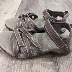 LIKE NEW Teva Tirra Sandals - Size 7.5 M in Plum Truffle
